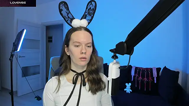 Snapshot of DivineBite chatting on February 2026 04:07:01 PM DivineBite online show from February 2026 04:07:01 PM