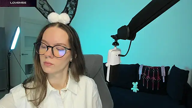 Snapshot of DivineBite chatting on February 2026 02:17:02 PM DivineBite online show from February 2026 02:17:02 PM