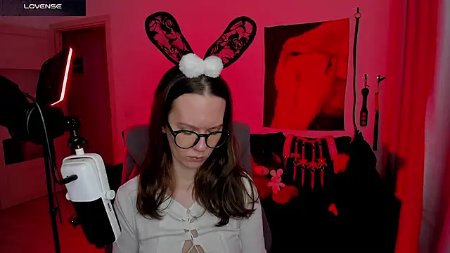 DivineBite online show from April 2026 06:21:01 PM