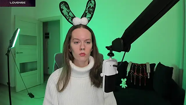 Snapshot of DivineBite chatting on February 2026 05:58:01 PM DivineBite online show from February 2026 05:58:01 PM