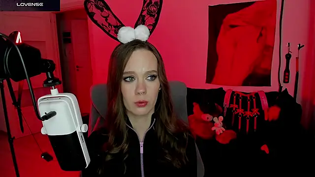 DivineBite online show from April 2026 06:59:02 PM