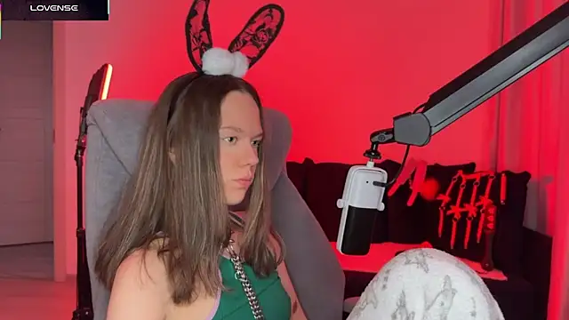 DivineBite online show from October 2025 12:17:02 PM