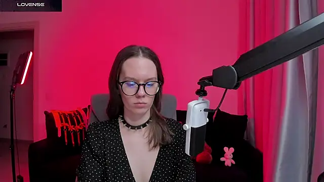 Snapshot of DivineBite chatting on February 2026 05:45:01 PM DivineBite online show from February 2026 05:45:01 PM