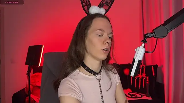 DivineBite online show from October 2025 01:23:02 PM