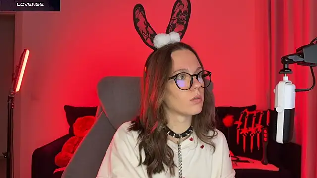 DivineBite online show from December 2025 04:24:02 PM