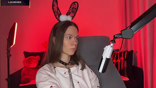 DivineBite online show from October 2025 03:11:01 PM