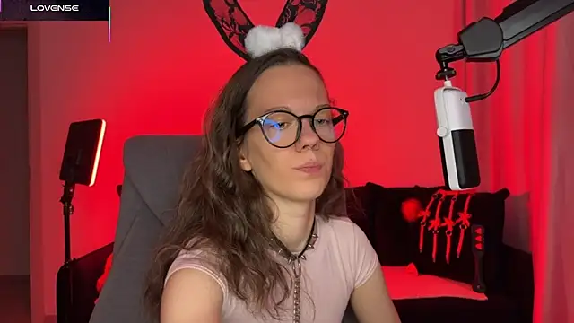 DivineBite online show from October 2025 03:46:02 PM
