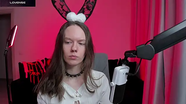 Snapshot of DivineBite chatting on February 2026 04:25:02 PM DivineBite online show from February 2026 04:25:02 PM