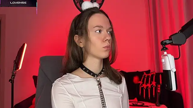 DivineBite online show from November 2025 03:06:02 PM