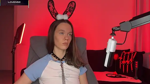 DivineBite online show from November 2025 03:49:02 PM