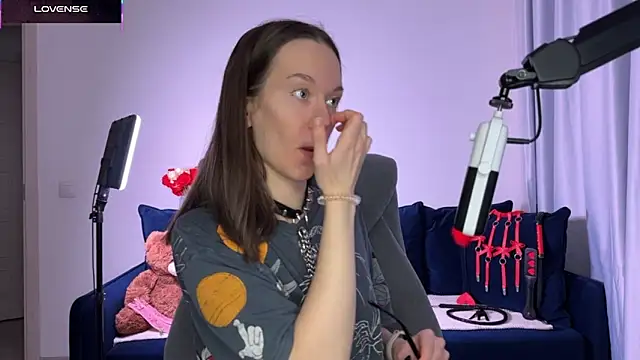 DivineBite online show from October 2025 05:12:02 PM