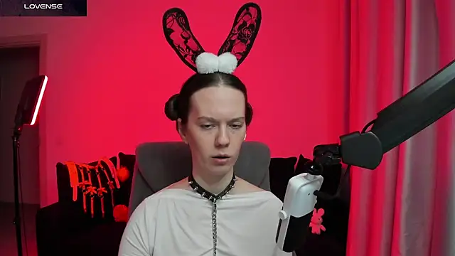 Snapshot of DivineBite chatting on February 2026 04:05:02 PM DivineBite online show from February 2026 04:05:02 PM