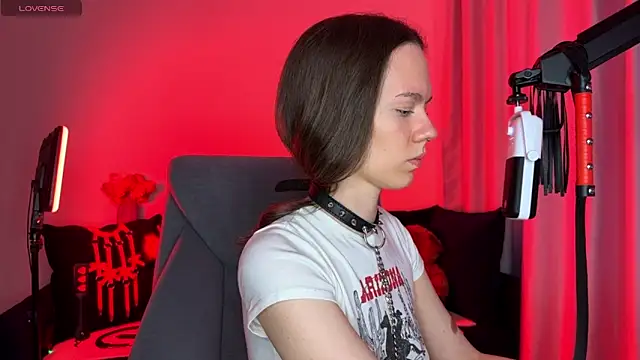 DivineBite online show from September 2025 04:18:01 PM