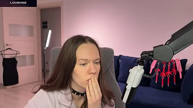 Snapshot of DivineBite chatting on January 2026 07:12:01 PM DivineBite online show from January 2026 07:12:01 PM