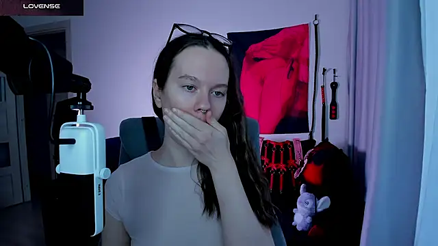 DivineBite online show from May 2026 04:02:02 PM