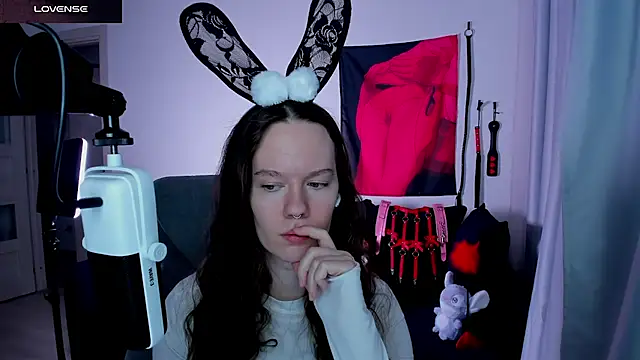 DivineBite online show from May 2026 06:04:01 PM