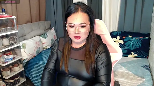 Snapshot of MagnificatMistress chatting on January 2025 11:43:01 PM MagnificatMistress online show from January 2025 11:43:01 PM