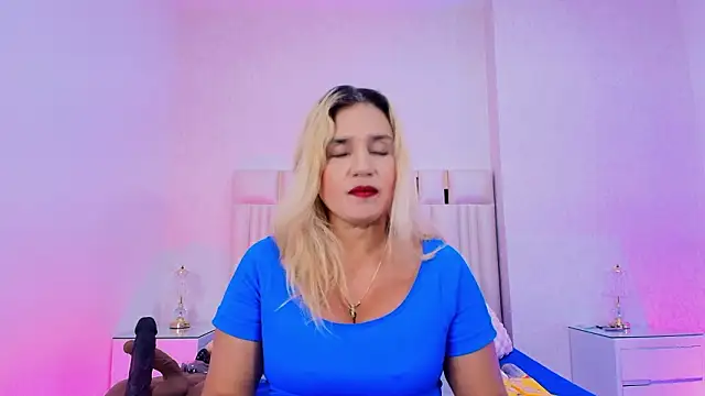 Snapshot of _carolina_fox chatting on March 2026 03:02:02 AM carolina fox online show from March 2026 03:02:02 AM