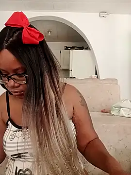 EmilyyRosee  online show from April 2026 06:45:02 PM