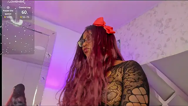 EmilyyRosee  online show from April 2026 09:00:02 PM