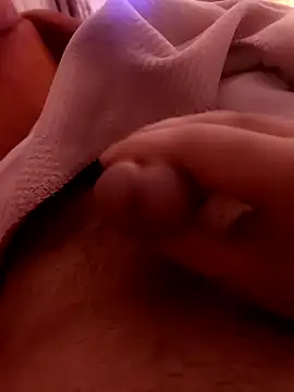 Snapshot of IZDIRAPVEREN chatting on February 2025 10:28:02 PM IZDIRAPVEREN online show from February 2025 10:28:02 PM