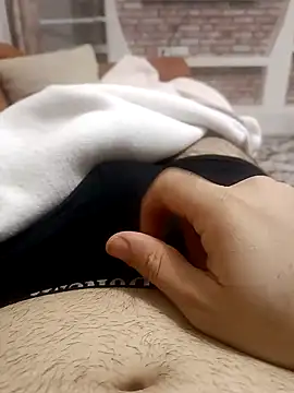 Snapshot of IZDIRAPVEREN chatting on February 2025 11:46:02 PM IZDIRAPVEREN online show from February 2025 11:46:02 PM