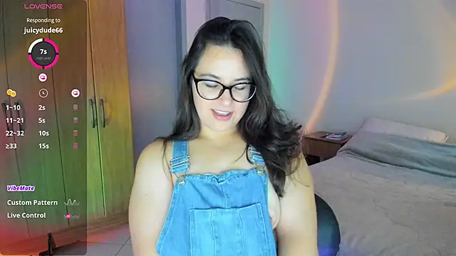 Snapshot of anna_love_hot chatting on January 2025 10:05:01 PM anna love hot online show from January 2025 10:05:01 PM