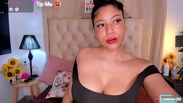 Snapshot of LilyBrunette chatting on September 2025 01:05:01 AM LilyBrunette online show from September 2025 01:05:01 AM