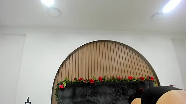 Karlagonzales  online show from November 2025 09:59:01 AM