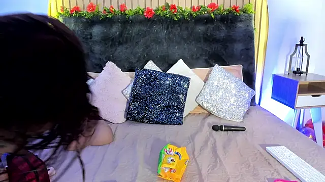 Karlagonzales  online show from February 2025 06:44:02 PM