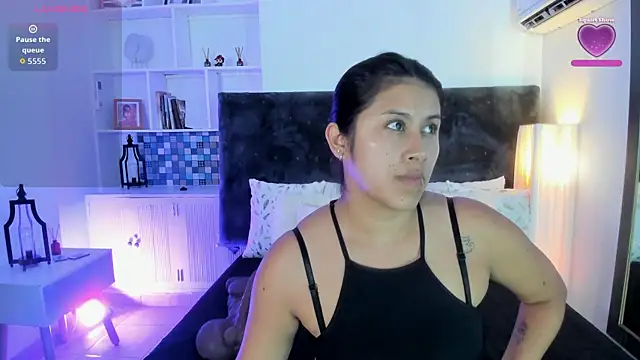 Karlagonzales  online show from June 2026 06:57:02 PM