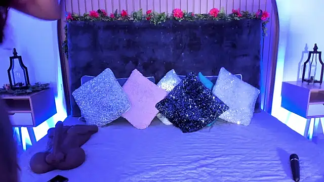 Karlagonzales  online show from November 2025 10:53:01 AM