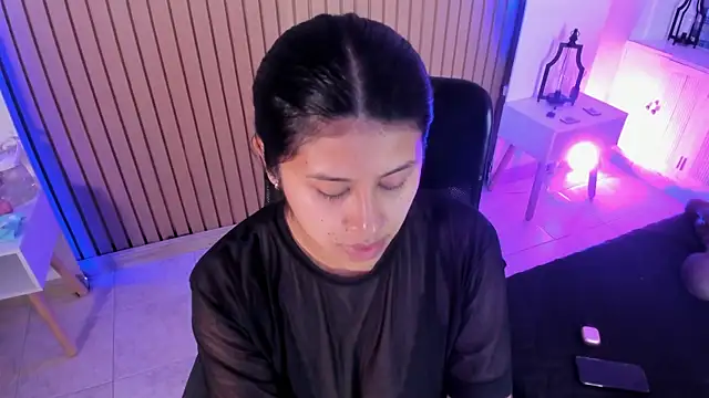 Karlagonzales  online show from June 2026 12:04:01 PM
