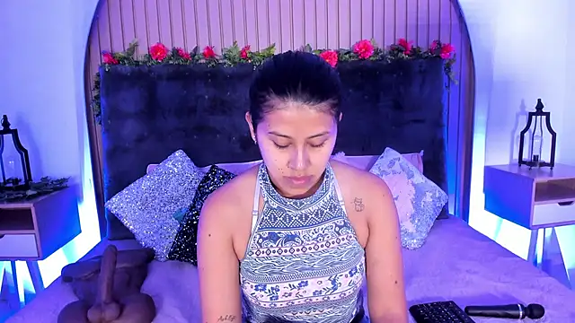 Karlagonzales  online show from November 2025 09:46:02 AM