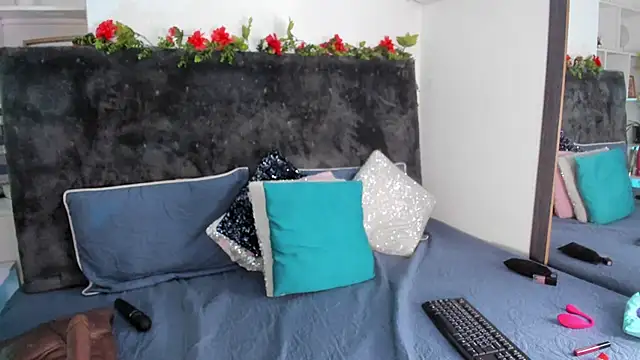 Karlagonzales  online show from February 2026 06:43:02 PM