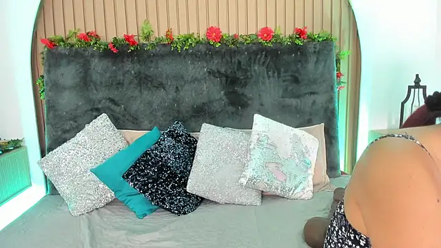 Karlagonzales  online show from December 2025 01:02:02 PM