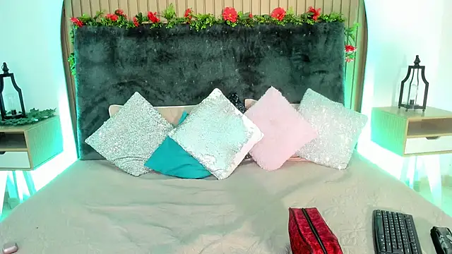 Karlagonzales  online show from December 2025 10:28:02 AM