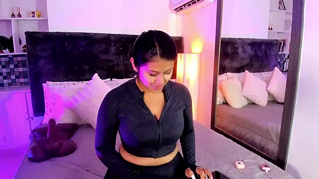 Karlagonzales  online show from June 2026 06:45:02 PM