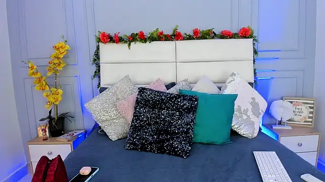 Karlagonzales  online show from March 2025 05:55:02 PM