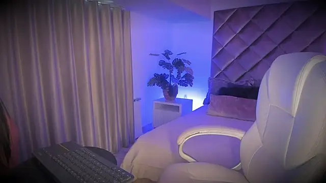 Snapshot of malaia_hills chatting on November 2025 06:40:02 PM malaia hills online show from November 2025 06:40:02 PM