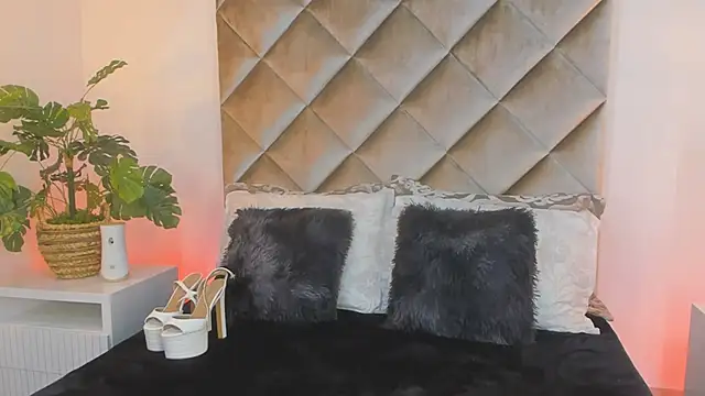 malaia hills online show from April 2026 06:54:01 PM