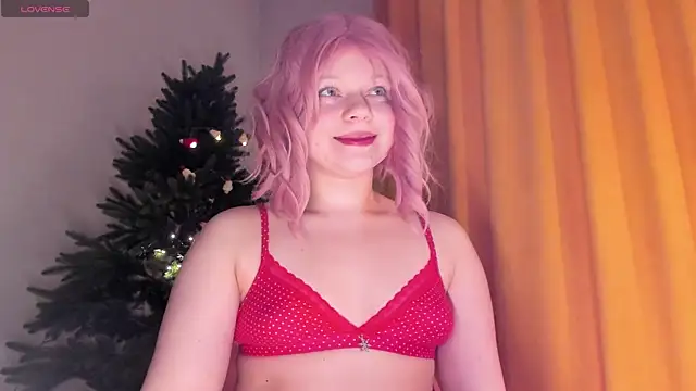 Snapshot of SueNiceeeee chatting on December 2025 12:36:01 AM SueNiceeeee online show from December 2025 12:36:01 AM