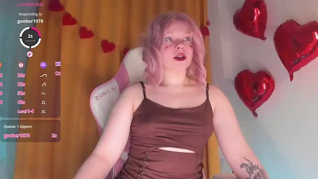 Snapshot of SueNiceeeee chatting on February 2026 01:37:02 AM SueNiceeeee online show from February 2026 01:37:02 AM