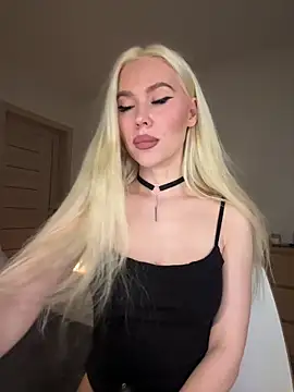 Snapshot of xDinnax chatting on November 2025 08:23:02 PM xDinnax online show from November 2025 08:23:02 PM