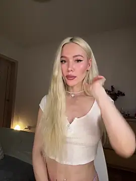 Snapshot of xDinnax chatting on November 2025 03:38:02 AM xDinnax online show from November 2025 03:38:02 AM