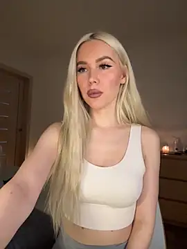 Snapshot of xDinnax chatting on November 2025 04:22:01 AM xDinnax online show from November 2025 04:22:01 AM