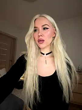 Snapshot of xDinnax chatting on November 2025 08:35:02 PM xDinnax online show from November 2025 08:35:02 PM