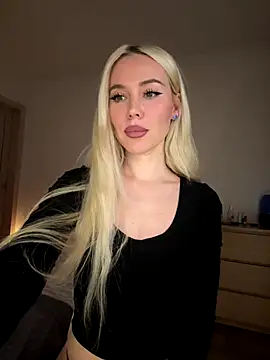 Snapshot of xDinnax chatting on December 2025 03:51:02 PM xDinnax online show from December 2025 03:51:02 PM