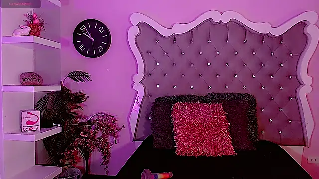 LeyXandrabraz online show from December 2025 08:00:01 PM