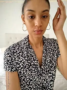 Leaberry online show from September 2025 08:49:02 PM